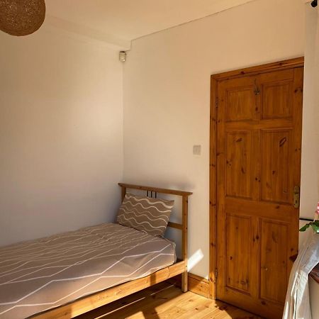 Lovely Rooms In West London Northolt  المظهر الخارجي الصورة
