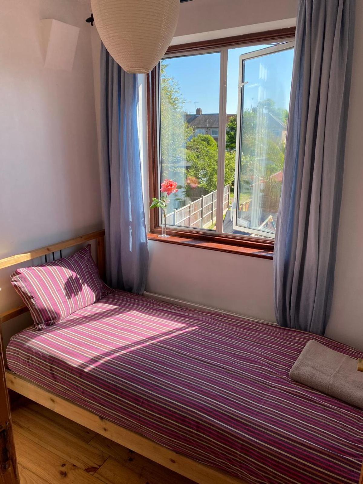Lovely Rooms In West London Northolt  المظهر الخارجي الصورة