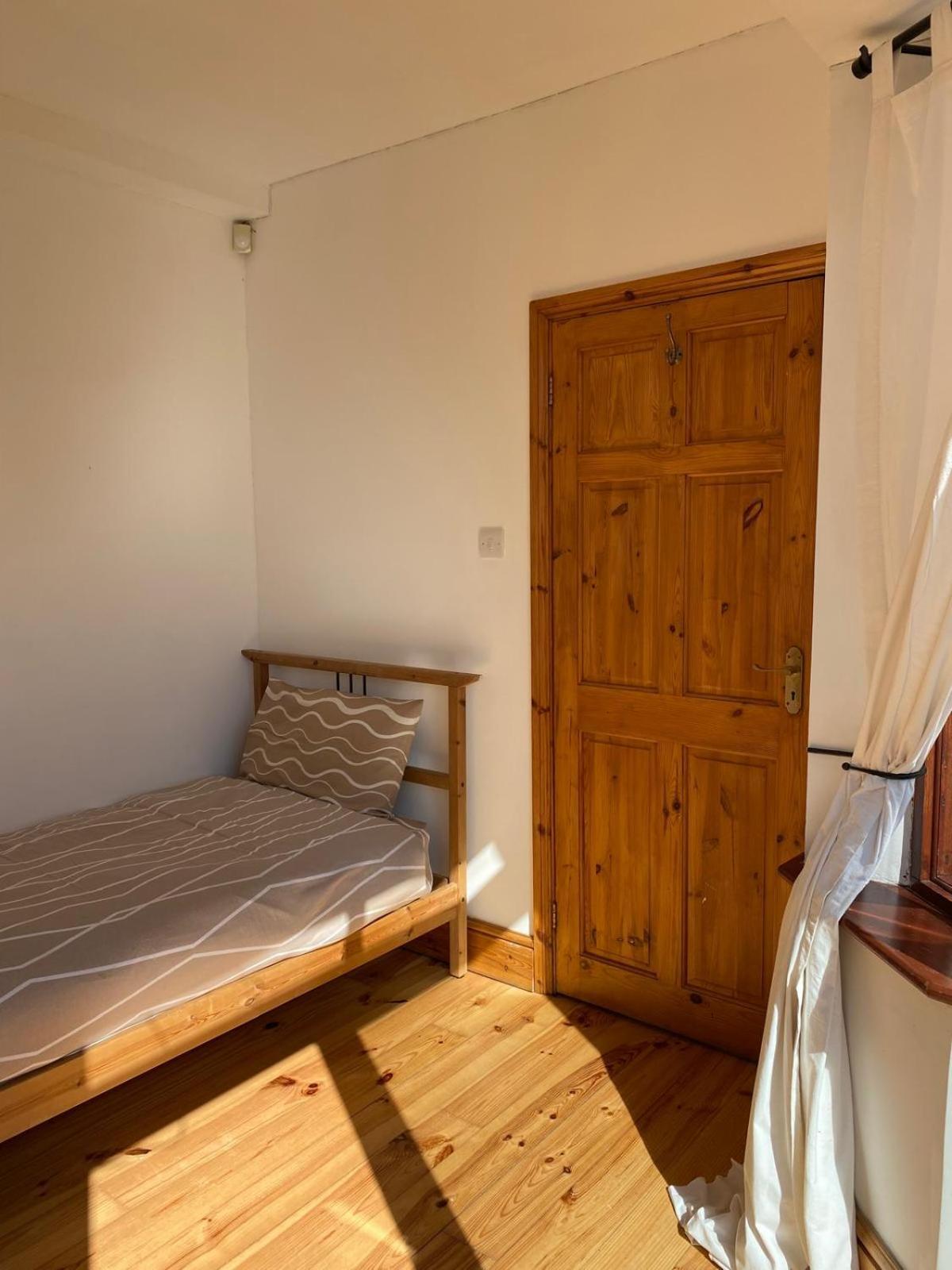 Lovely Rooms In West London Northolt  المظهر الخارجي الصورة